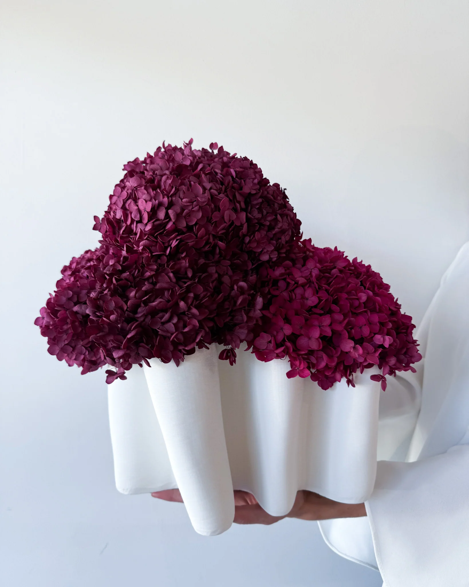 ABI PRESERVED FLOWER ARRANGEMENT IN JAIVYN VASE | BURGUNDY - Image 5