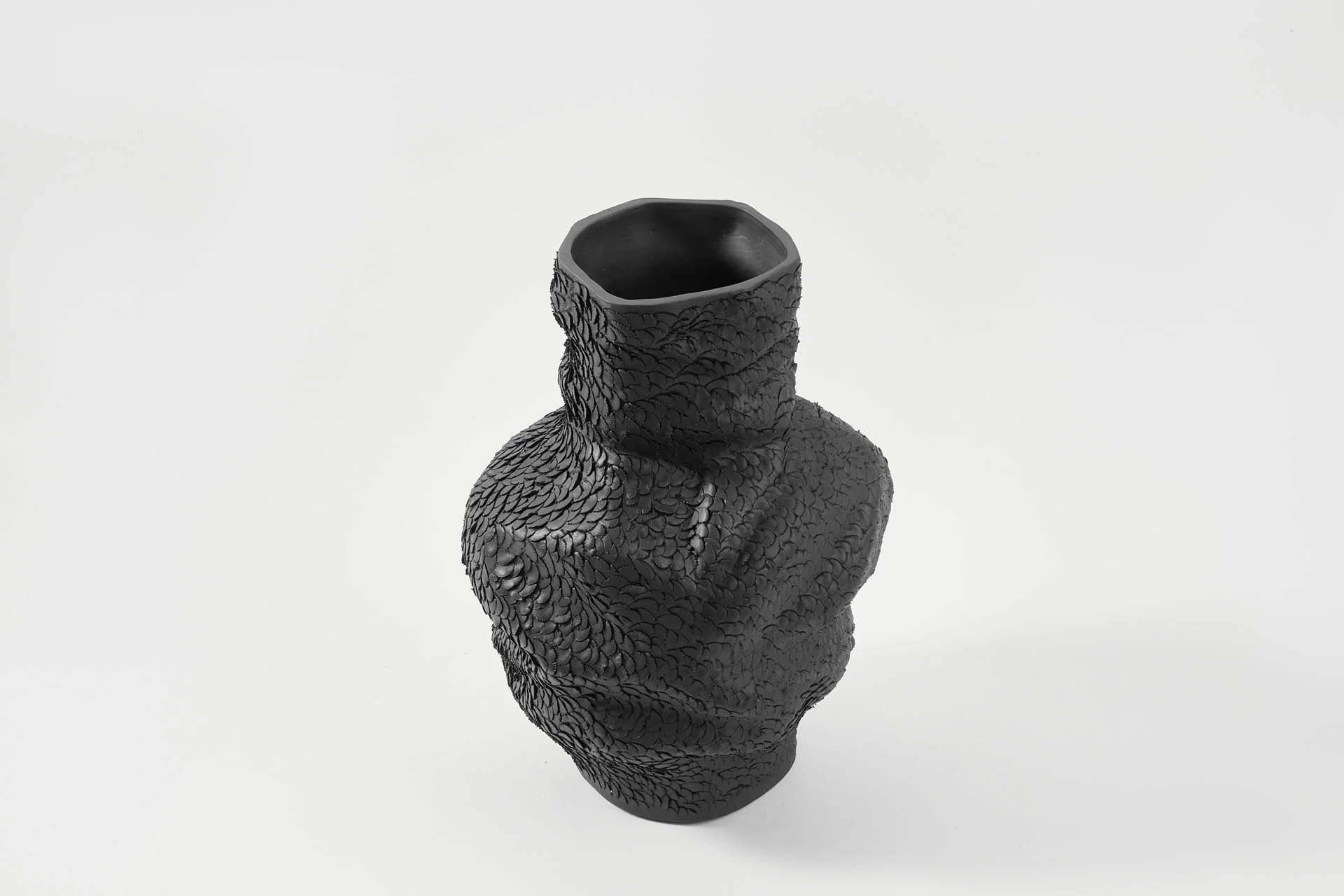 ALYSIUM VASE EBONY