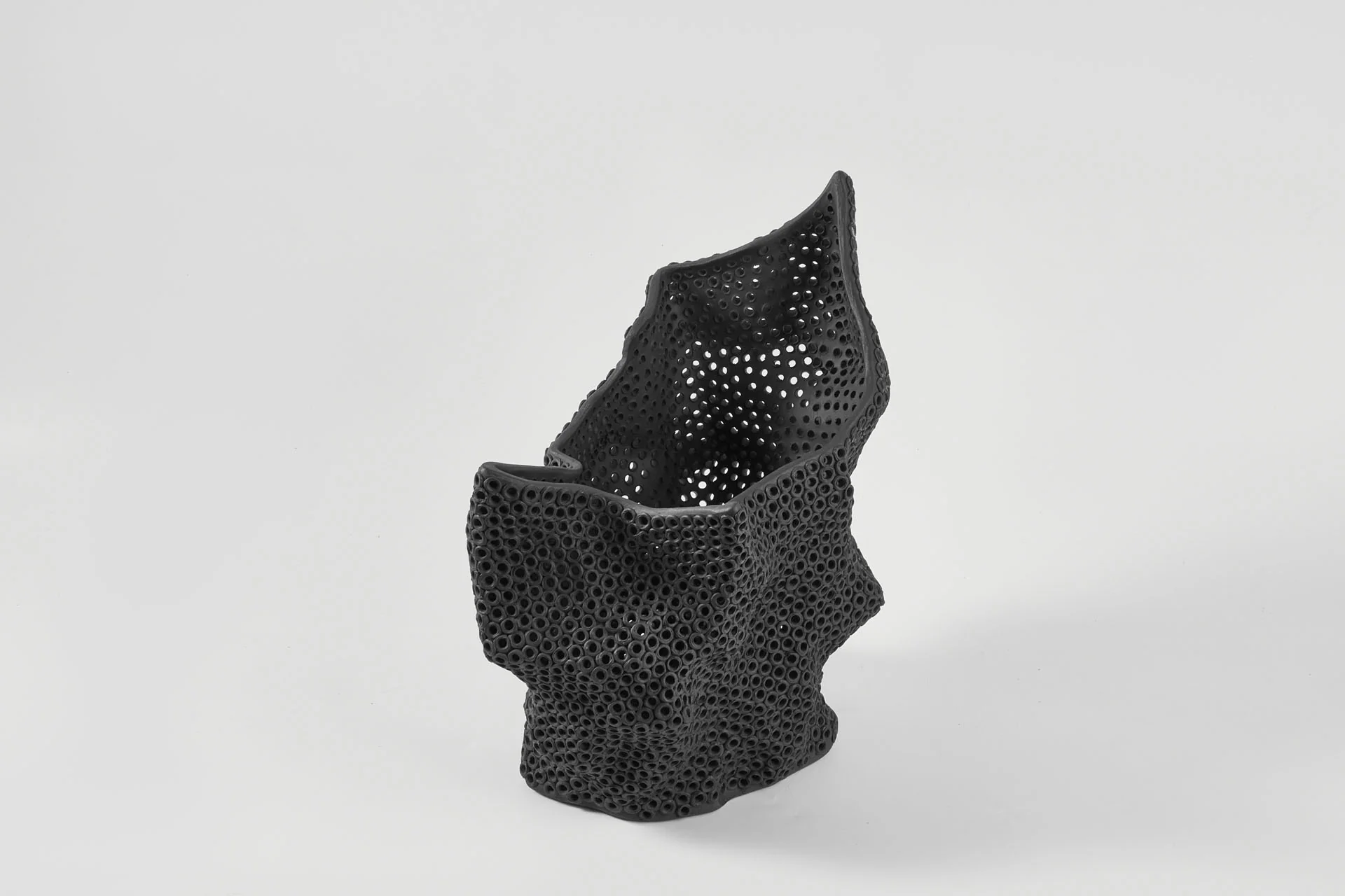 CORALLIA VASE EBONY
