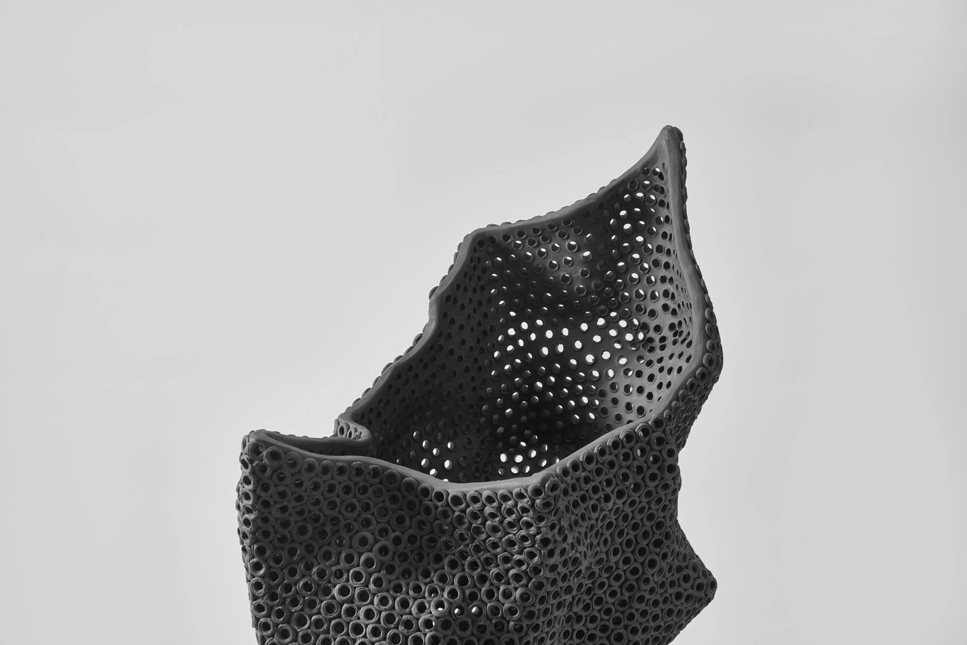 CORALLIA VASE EBONY - Image 3