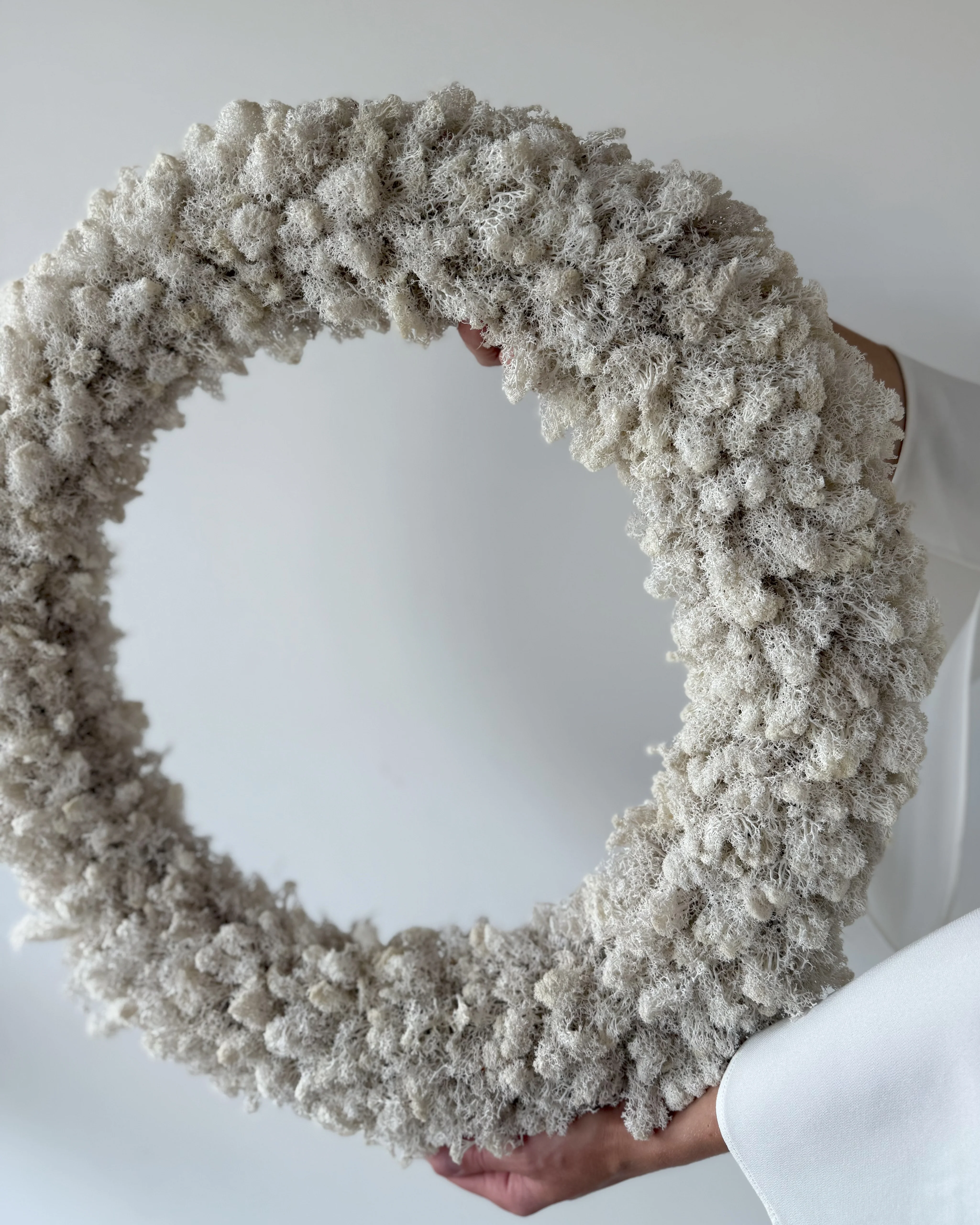 PRESERVED MOSS CHRISTMAS WREATH - Image 4