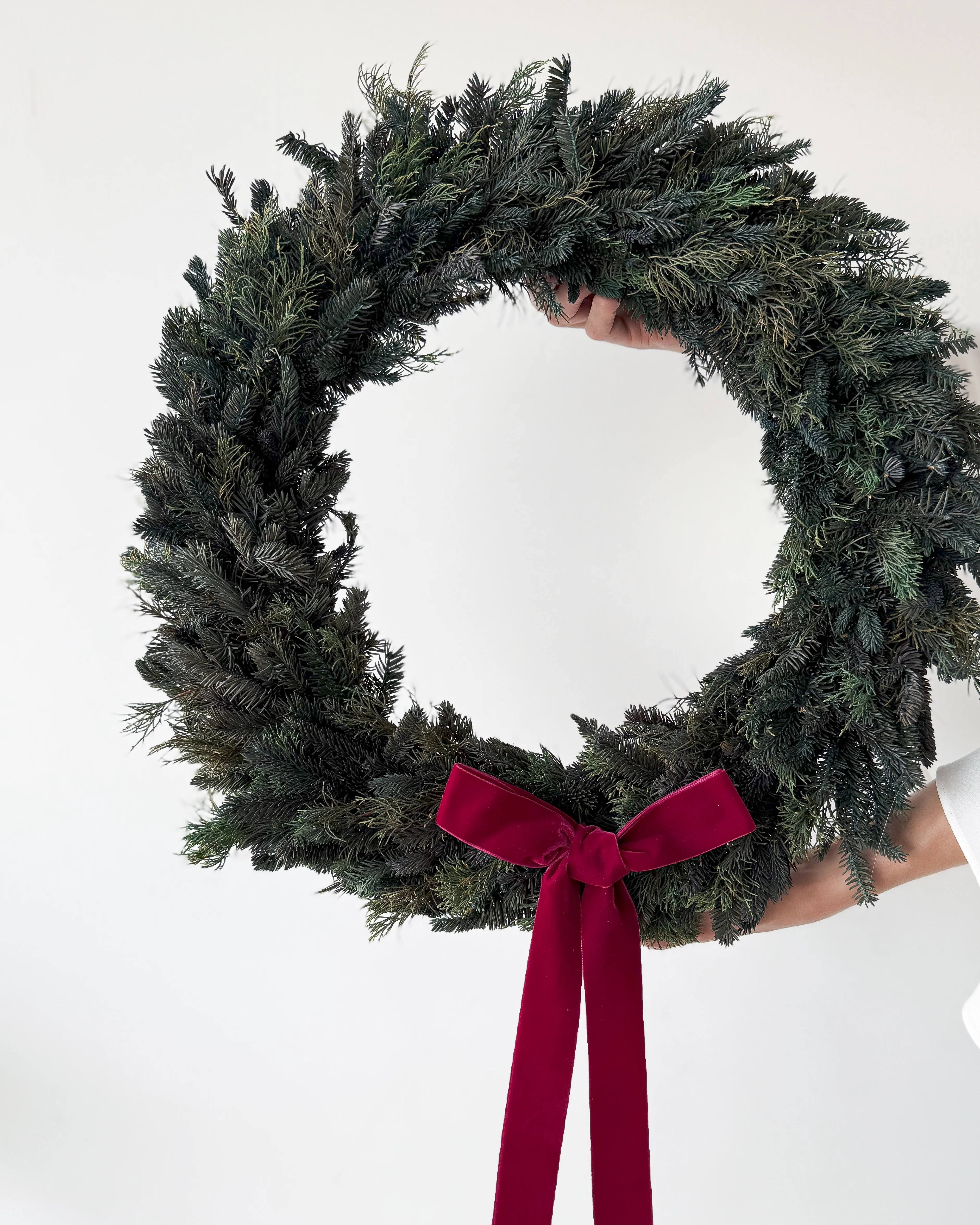PRESERVED PINE CHRISTMAS WREATH with RED WINE BOW - Image 3