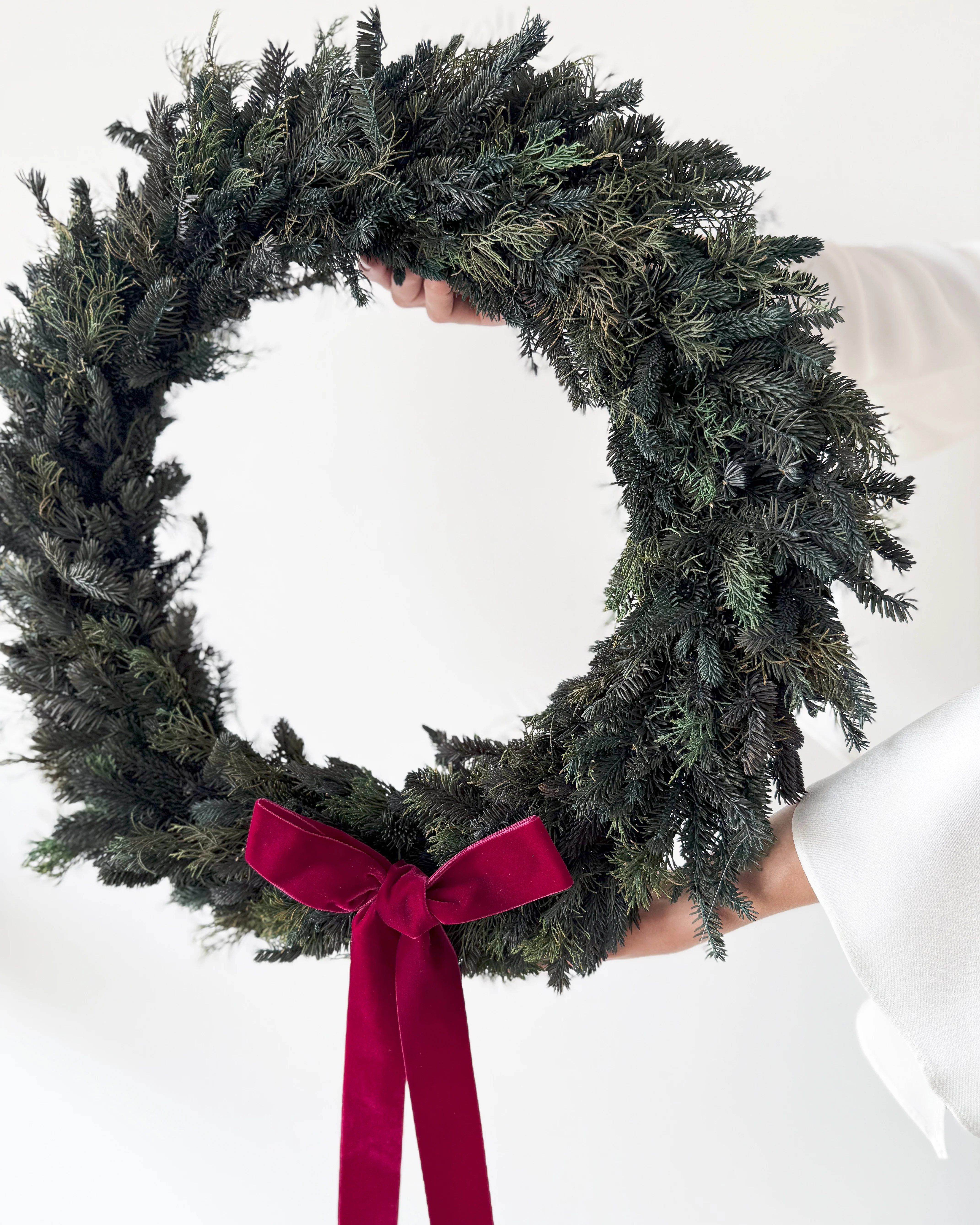 PRESERVED PINE CHRISTMAS WREATH with RED WINE BOW - Image 4