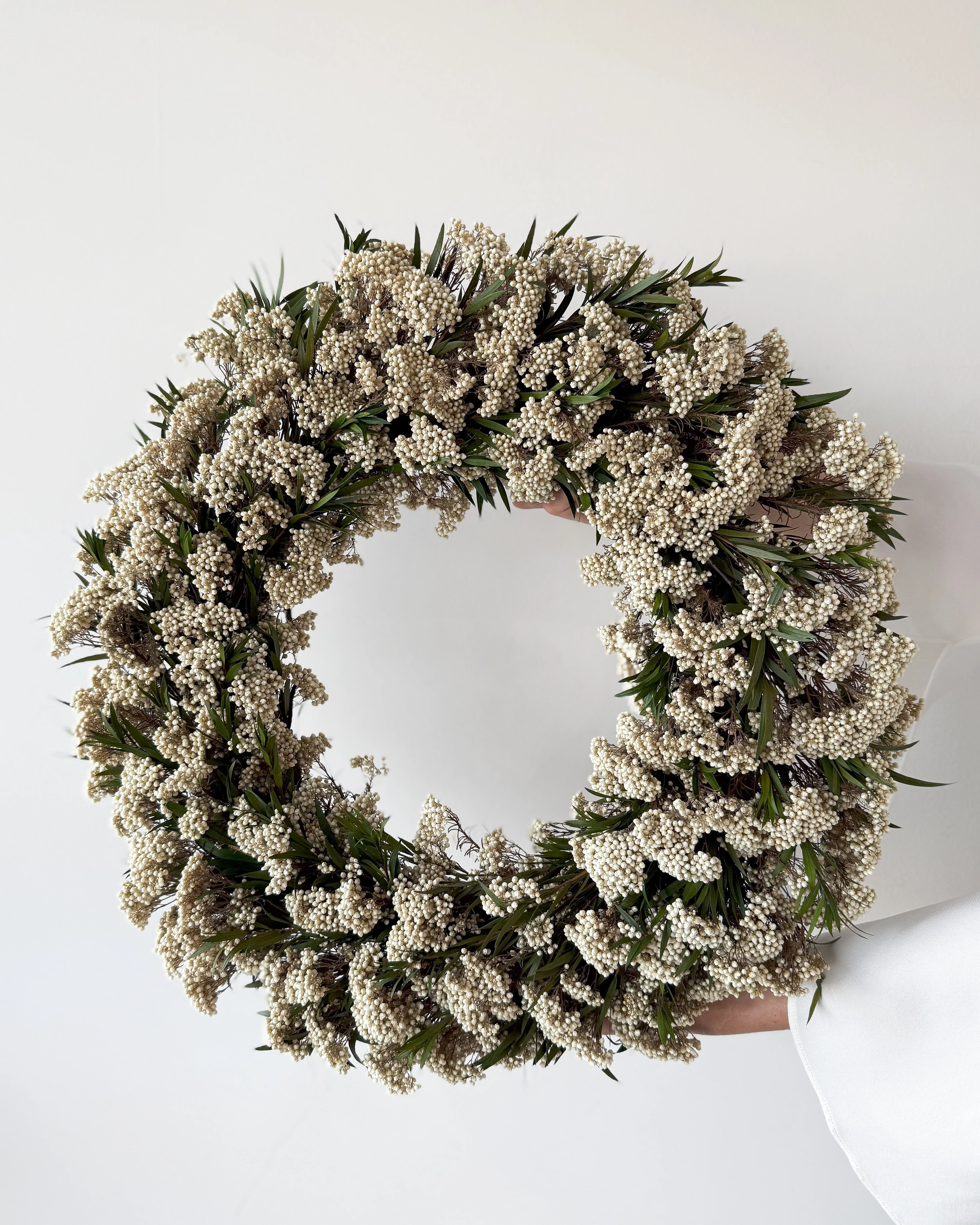 PRESERVED RICE FLOWER CHRISTMAS WREATH - IVORY - Image 3