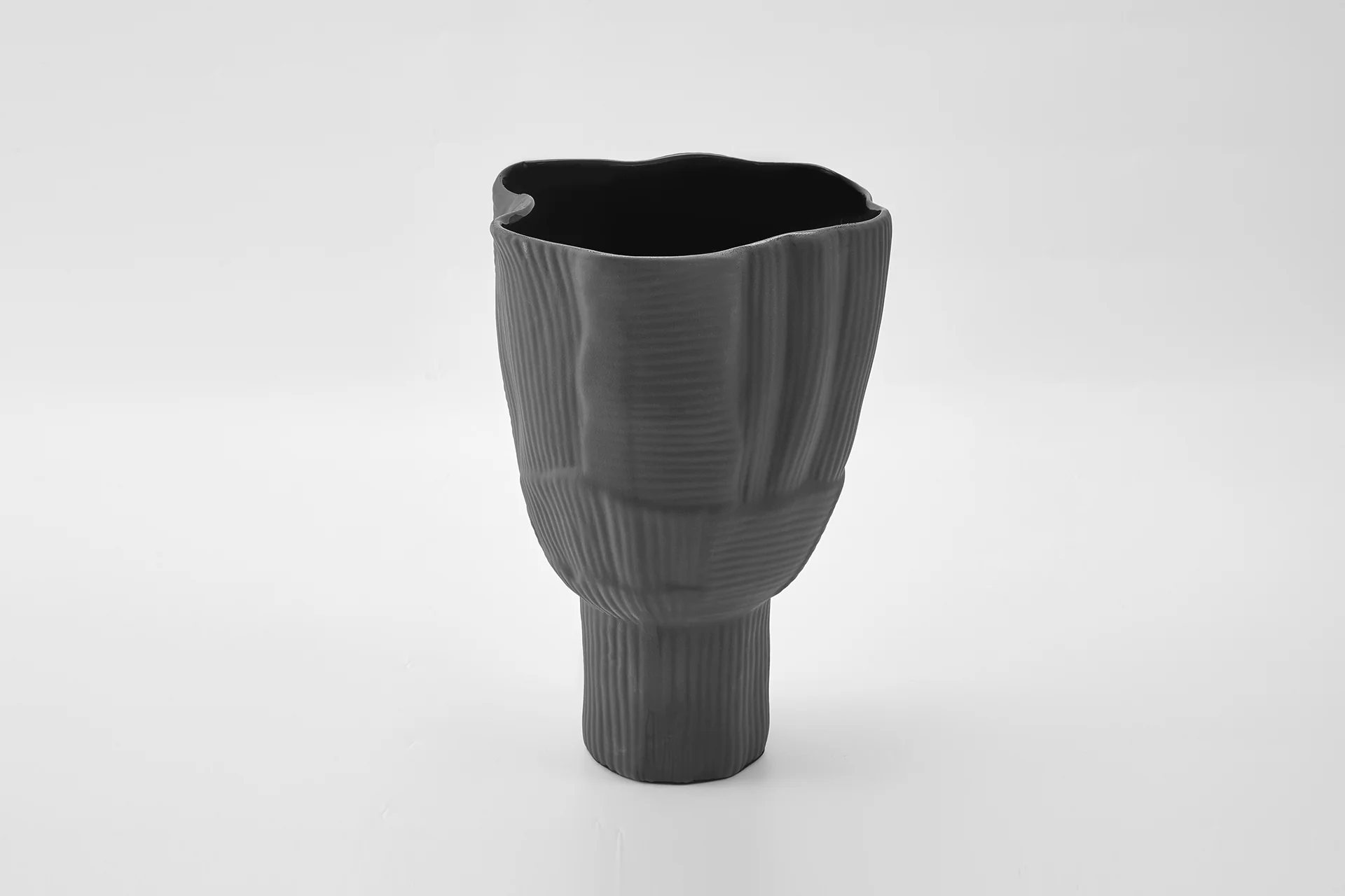 UMI VASE EBONY - Image 3